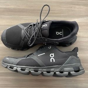 Cloud flyer waterproof On Running shoes. Women’s 10.